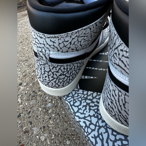 Air Jordan 1 Retro OG High Cement Elephant Print DZ5485-052 Men's - Picture 5 of 16